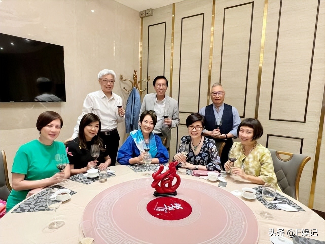 曾比特参加一个内地节目就红了 TVB高层曝其成大型饮食集团代言人
