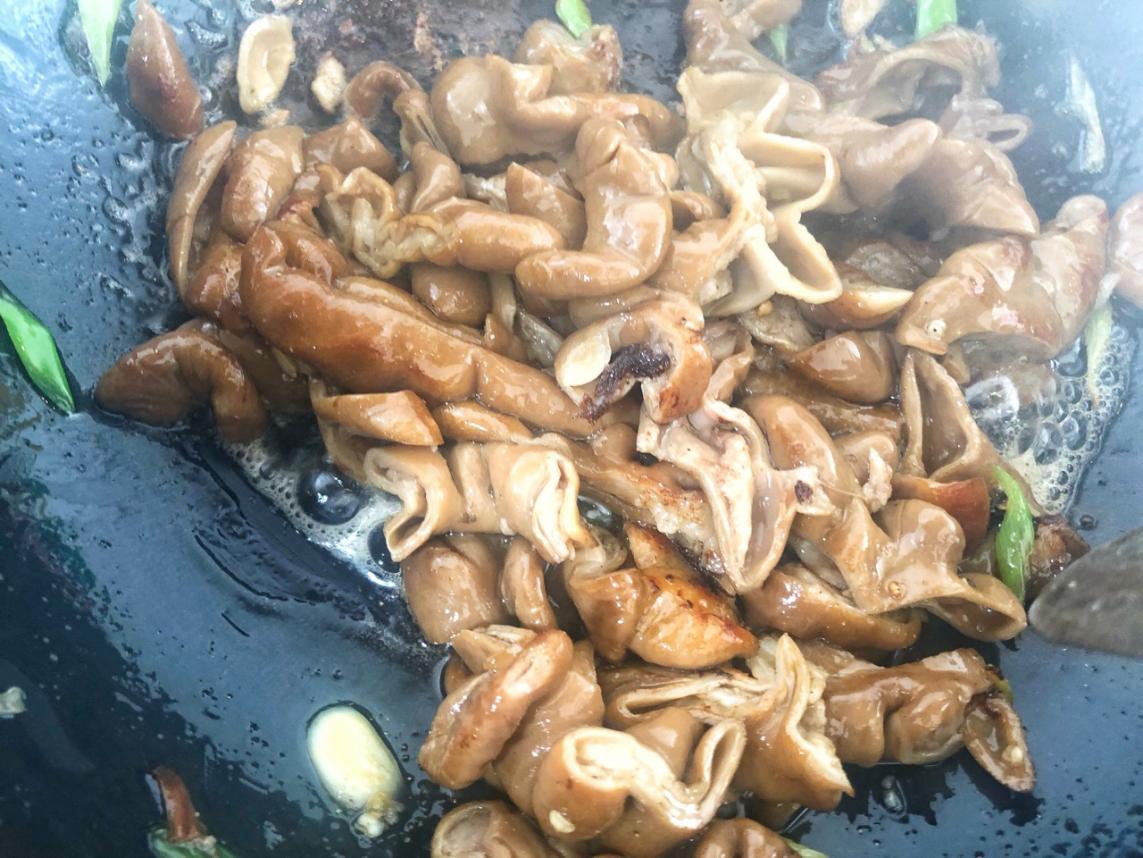 尖椒肥肠怎么做最好吃（分享尖椒肥肠家庭版做法）