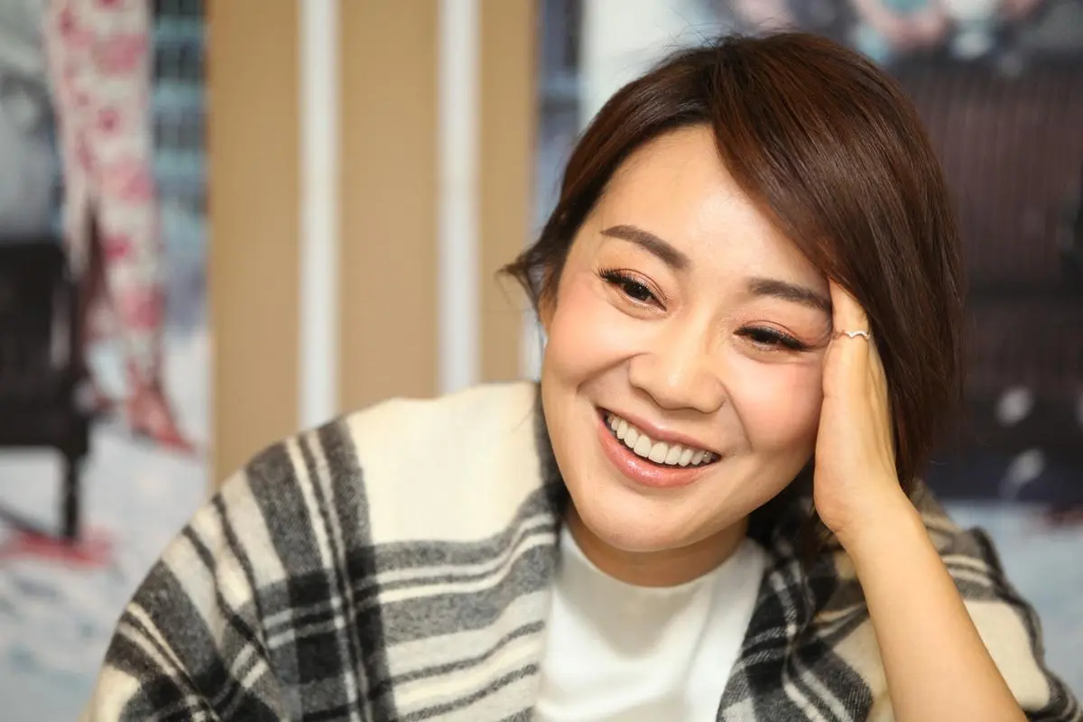 风情女神闫妮：颜值达巅峰，糊涂并快乐着的女人