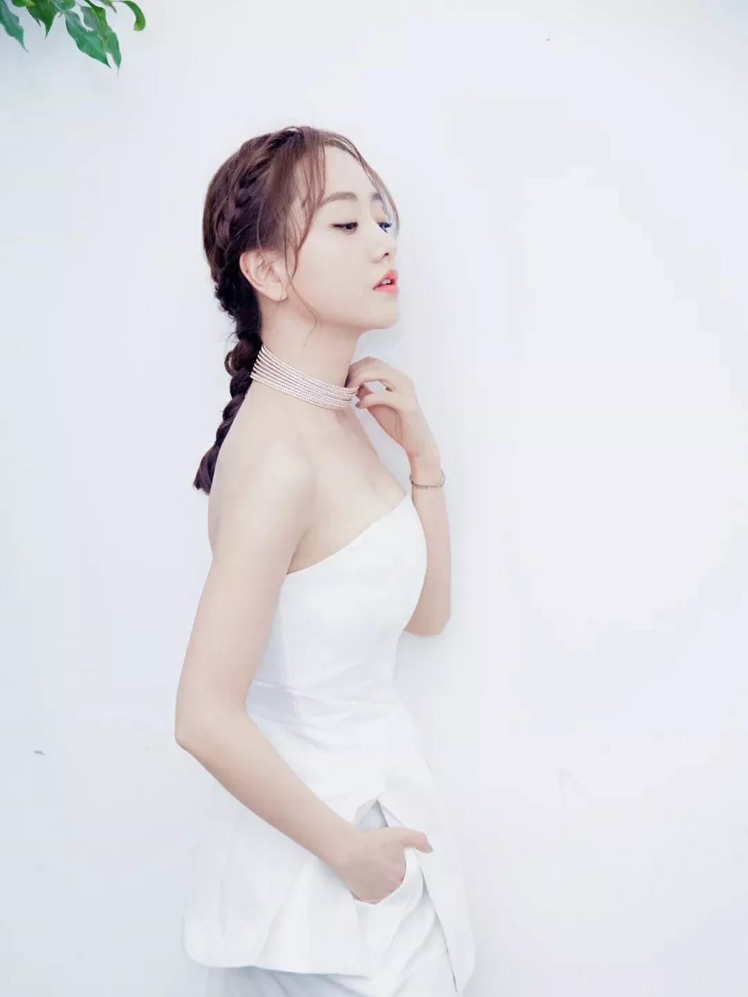 杨蓉：气质优雅，唯美的迷人的高清写真集