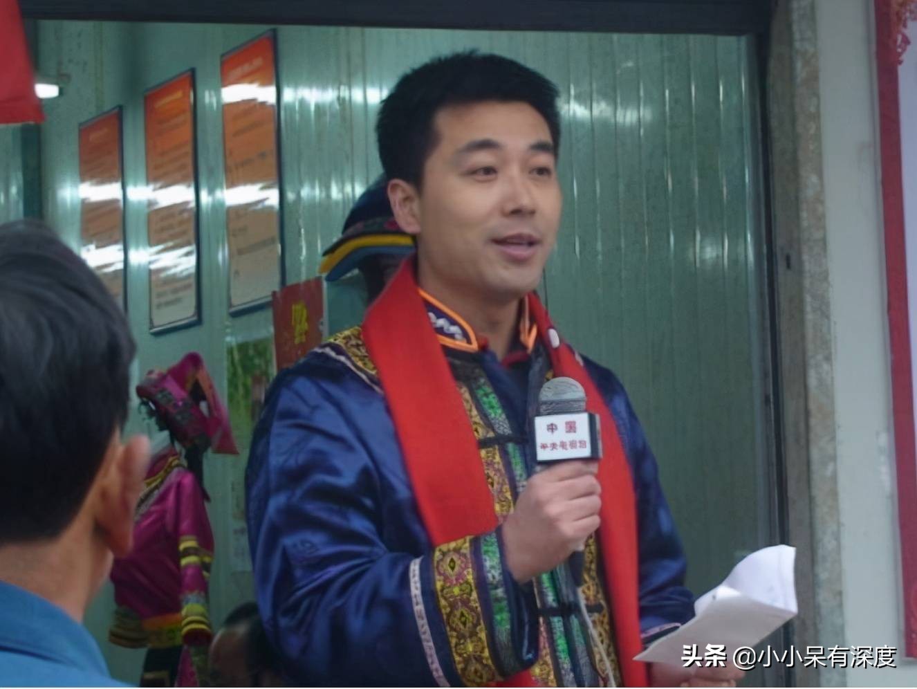 央视国脸郭志坚近况，他隐藏多年的妻子曝光，儿子也是一位帅小伙