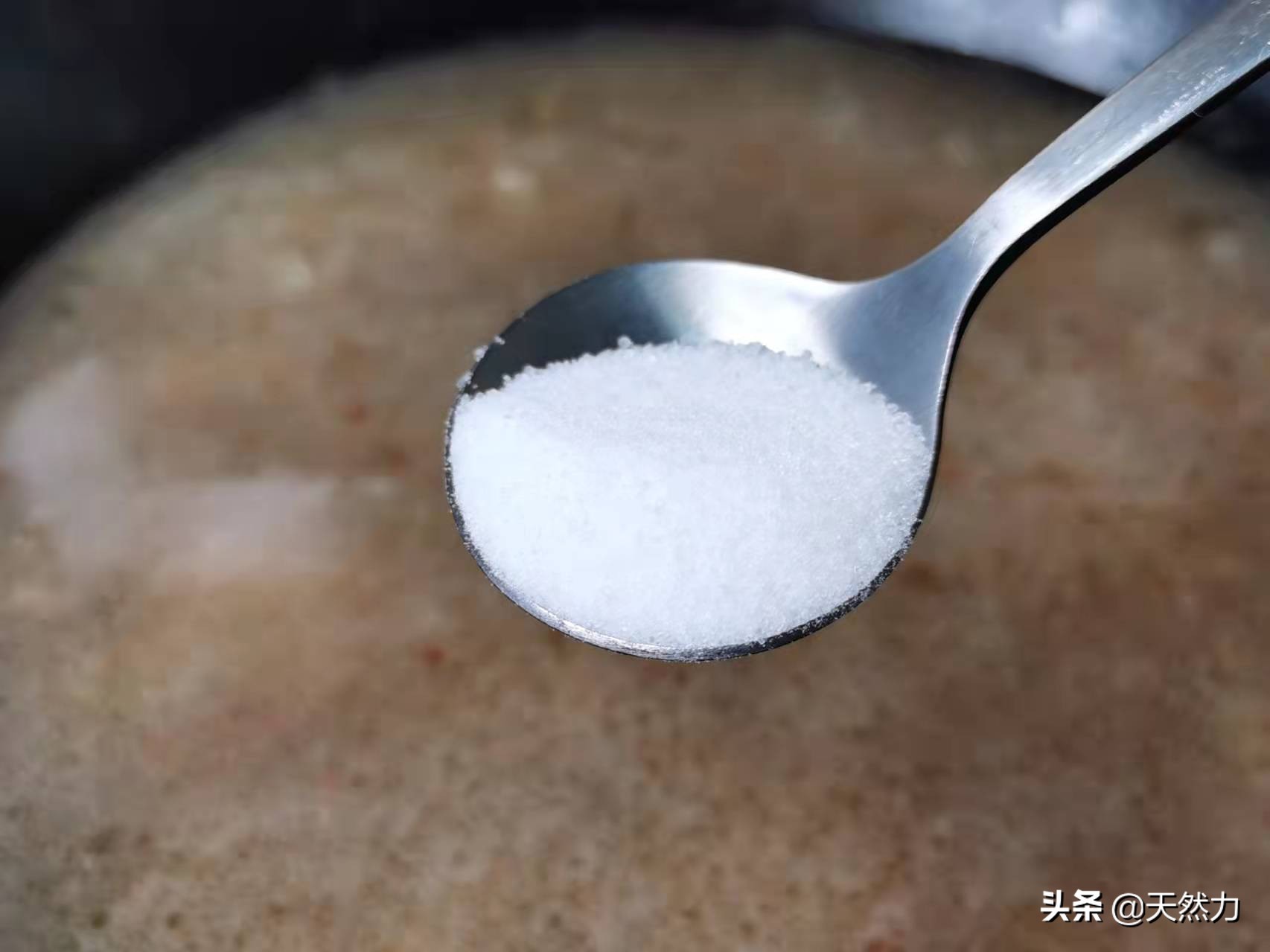 牛蹄筋要怎么做才软烂入味，教你家常做法，一口下去全是胶原蛋白