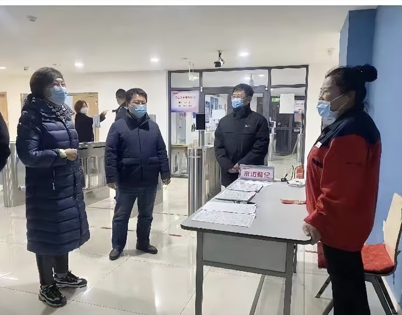 青影“三原色”绘就校园防疫图：组织“防护白”“先锋红”“守护蓝”战队筑牢抗疫防线