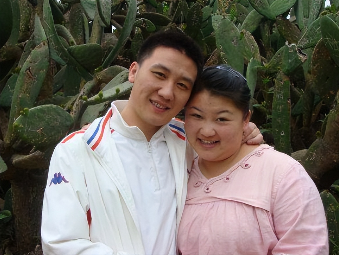 胖丫抱怨杨树林:赵本山一个月给8000块,当婚庆主持人一场赚2万