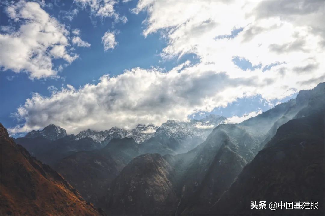 沙堆里打洞！丽香铁路全线最长隧道顺利贯通