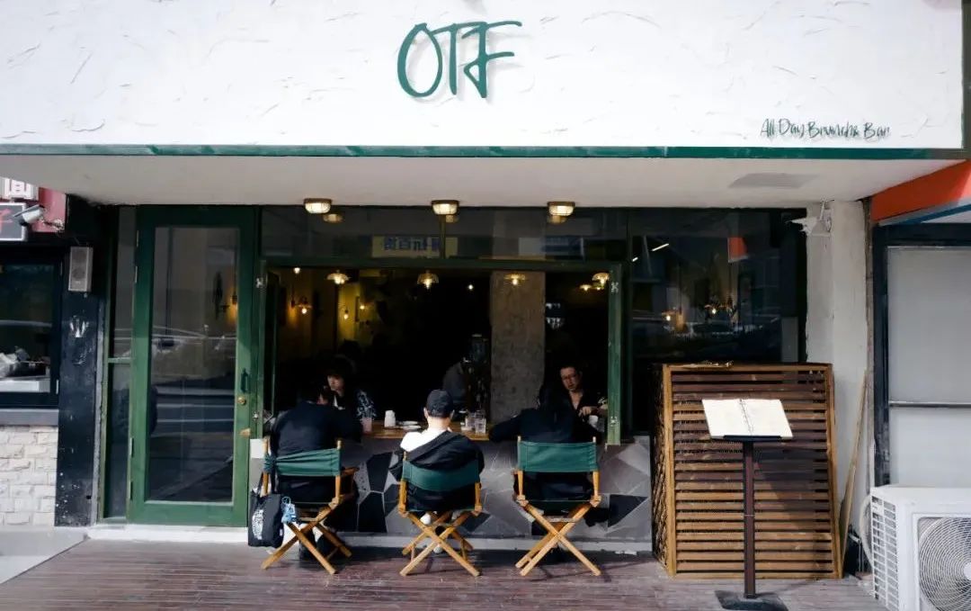 我曾经出差5天，在火车上睡了4天……