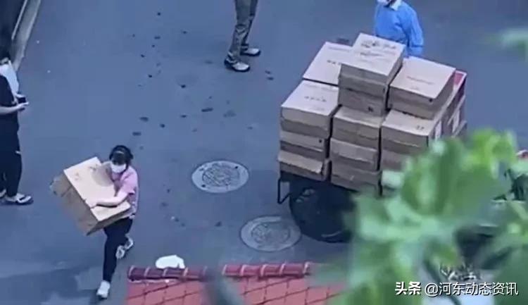 上海一女子偷窃小区防疫物资，邻居在窗台用手机拍下全过程