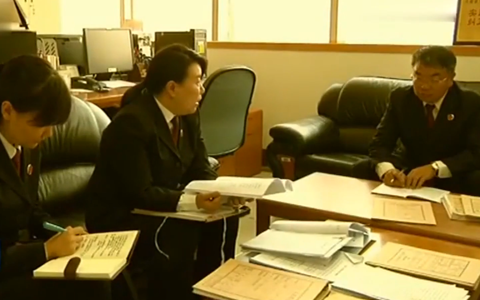 云南17岁少女遭刑讯逼供含冤入狱，13年后，法官鞠躬道歉赔172万