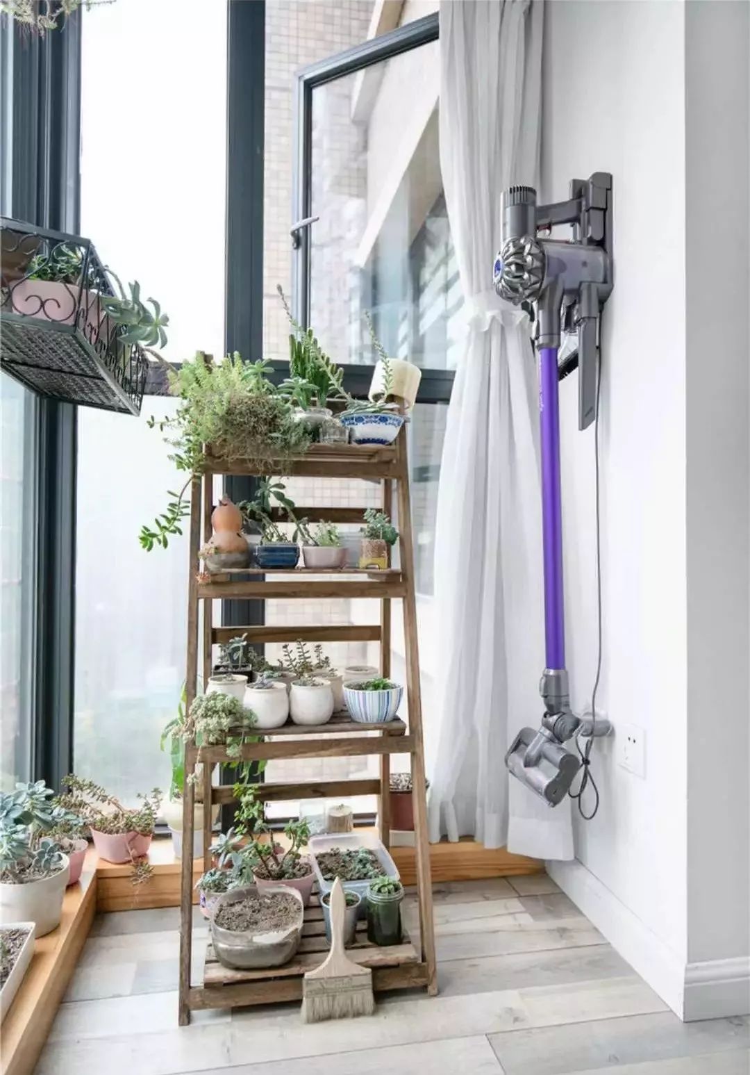 90平两室一厅，独立书房，还有特大阳台，怎么装修的？