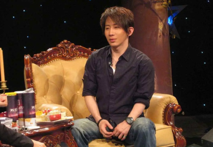 “魔术师”刘谦，从一夜爆红到消失，被时代抛弃还是安于现状？