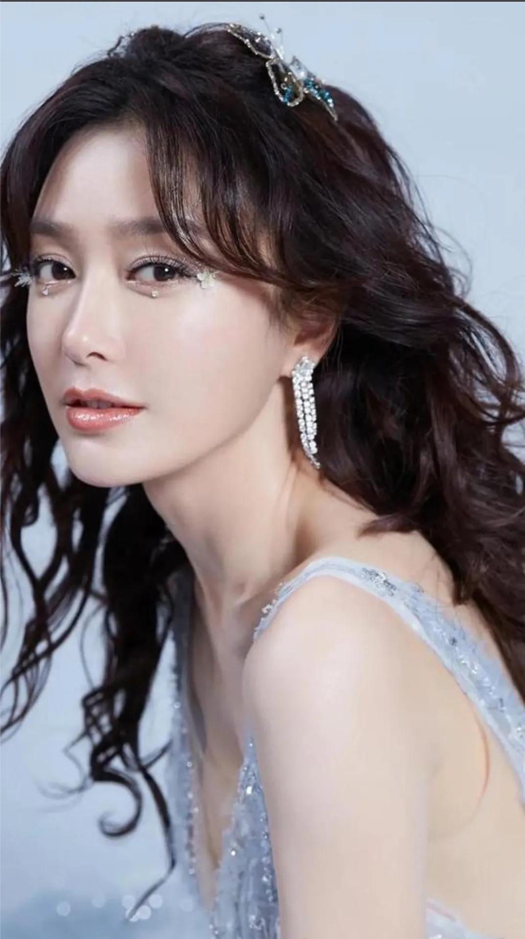 秦岚高清壁纸，展现精致容颜令人心动