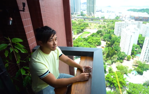 香港青年30岁的生日礼物：靠自己买18㎡“纳米房”，网友却说逼仄