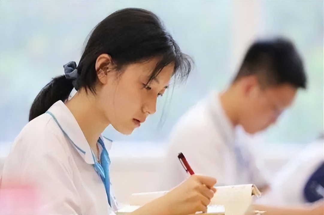 2022年高考新消息，这三类考生成绩再好，也没资格参加高考