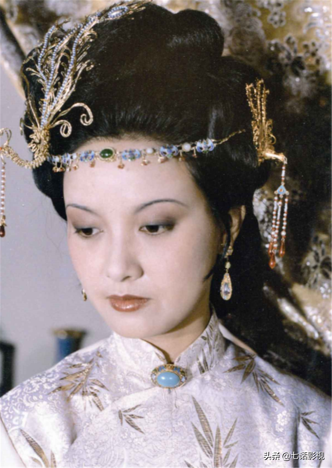 从《红楼梦》看古装剧妆发演变，这些年，哪些东西在慢慢消失？