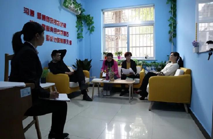 2018年，老太太化身少女与丈夫网恋骗200万，男子：报警，离婚