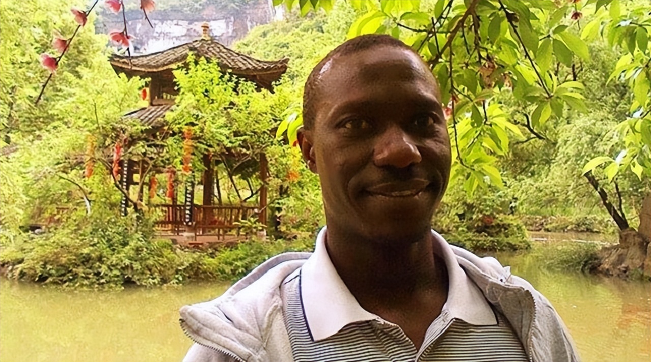 2015年河南女大学生嫁非洲生2娃，老公是皇室后代，丈母娘很满意