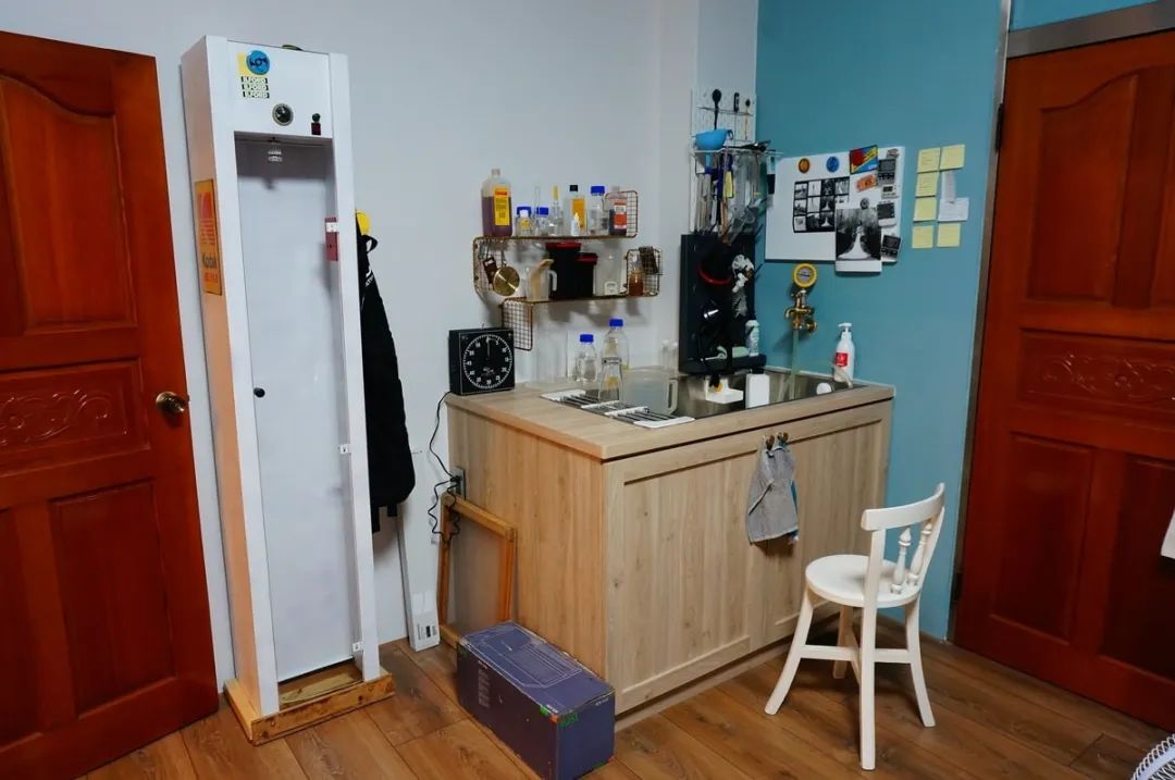 神老公改造！20年老屋变身清新婚房，DIY翻浴室、还有超美工作室