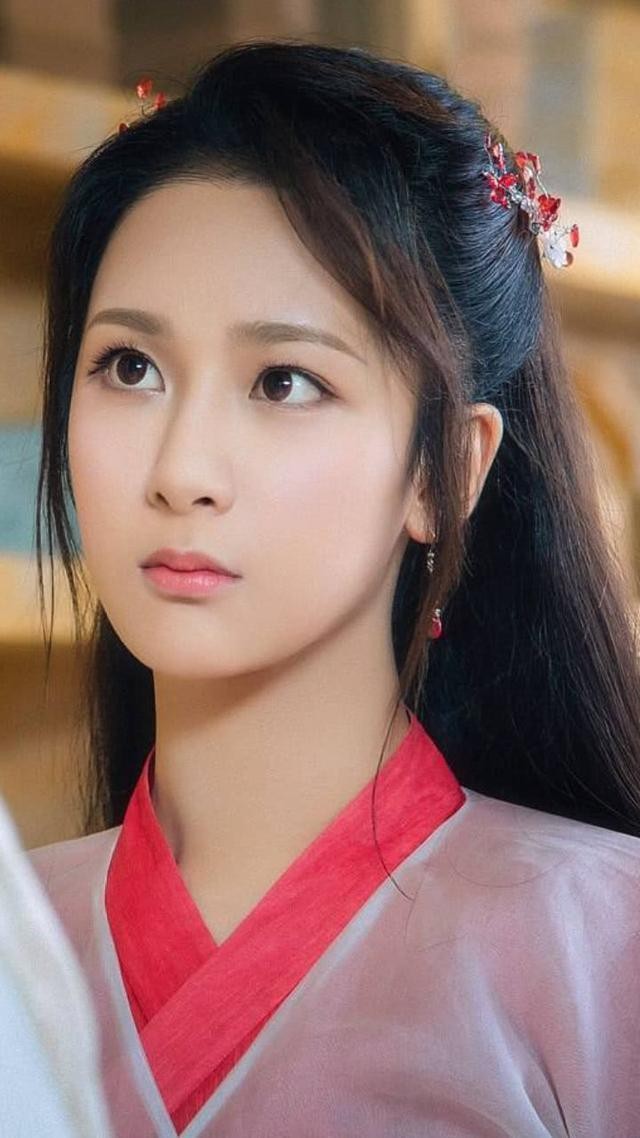 同样是“厚刘海”，把杨紫胡冰卿和杨幂放在一起，差别不止一点