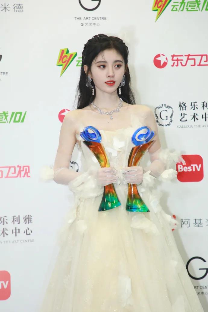 鞠婧祎｜每一套礼服造型都堪称出圈的存在
