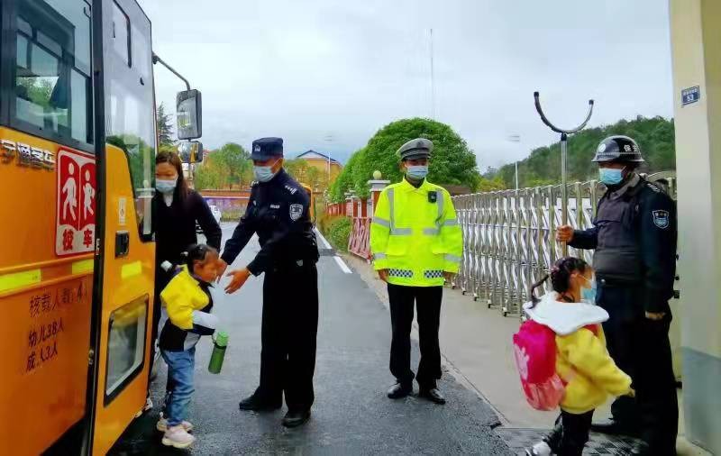 护校安园全覆盖 湖北远安公安局多维度密织校园安全防护网