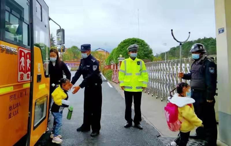 護(hù)校安園全覆蓋 湖北遠(yuǎn)安公安局多維度密織校園安全防護(hù)網(wǎng)