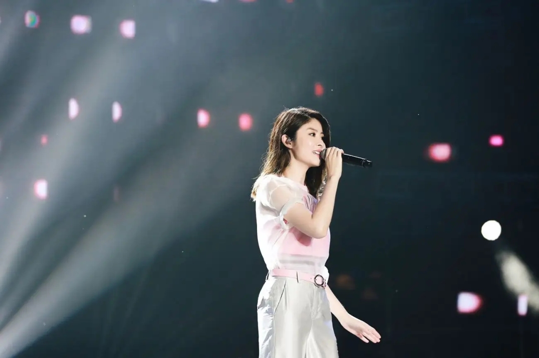 豪门千金陈慧琳：向华强对她礼让三分，低调做慈善的女版古天乐