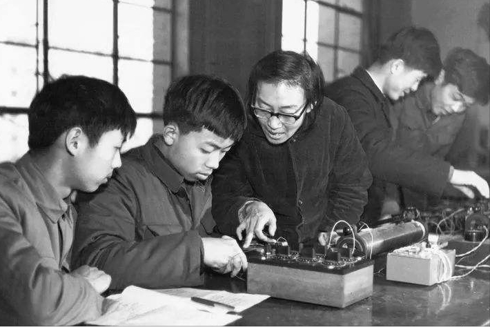 16岁考入985大学，终身研究一个数学公式，如今每个月领400元低保