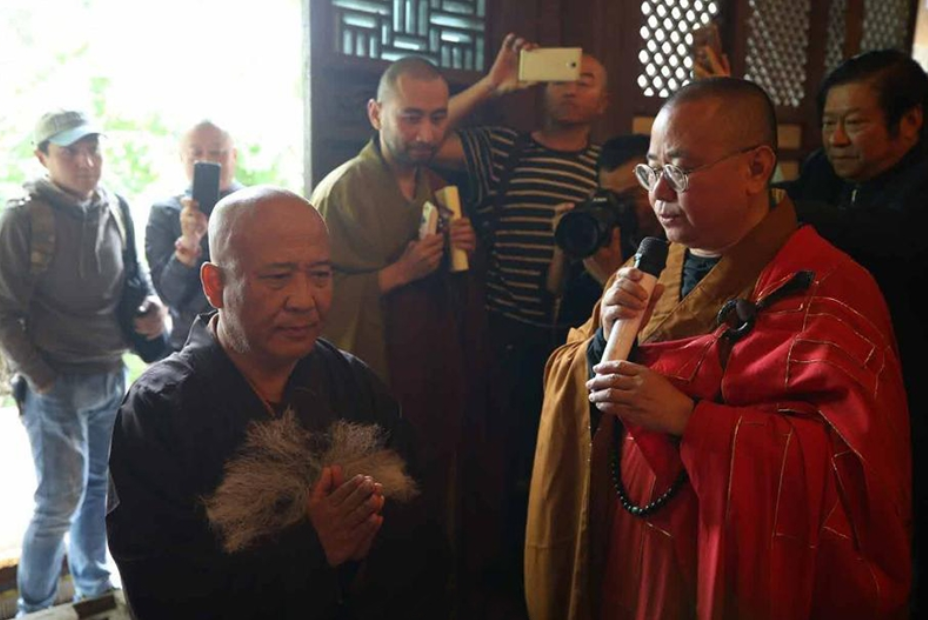 2011年，53岁画家杨彦娶21岁非洲学生，老来得子后为何剃度出家？