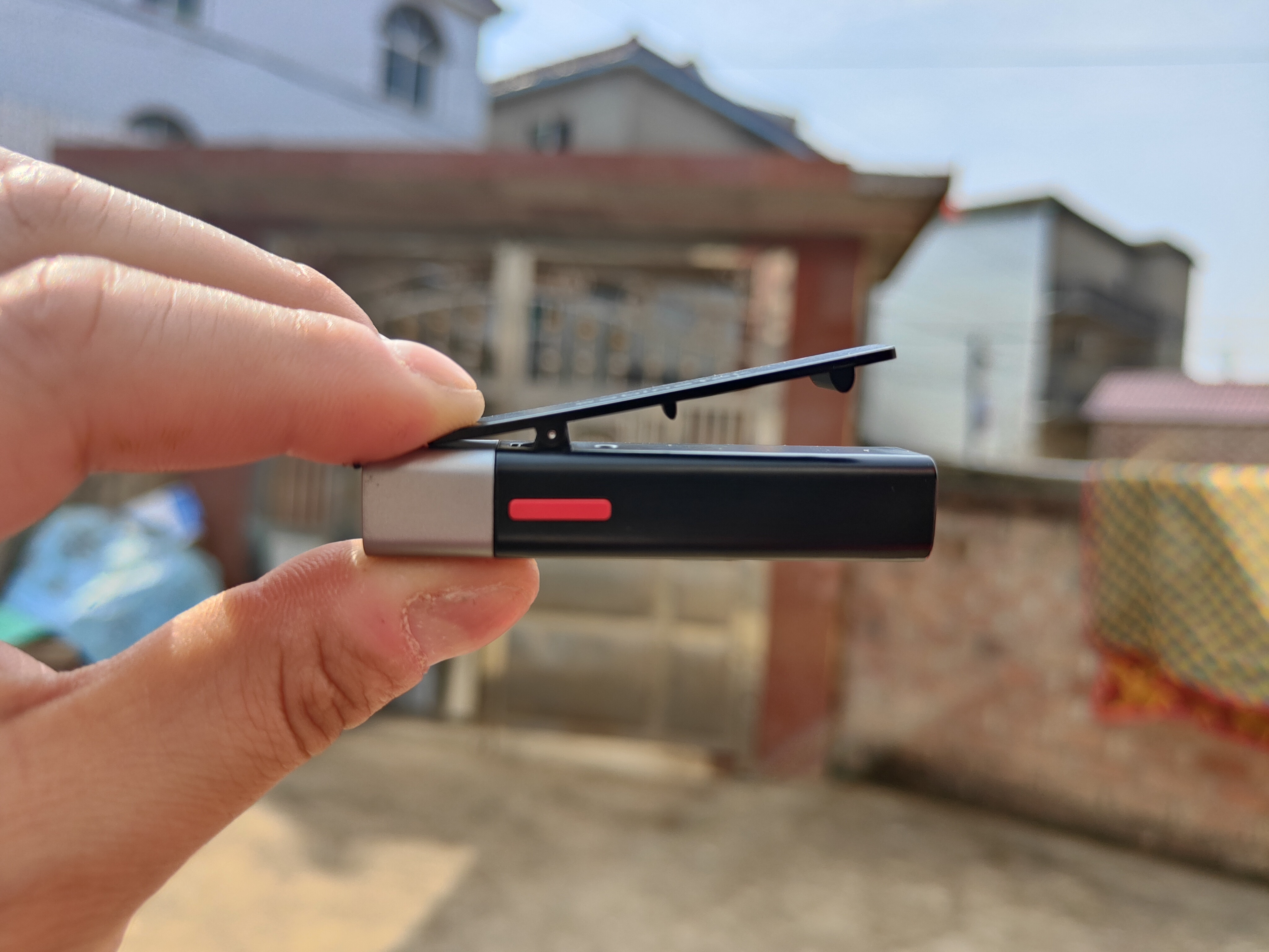 视频“小能手”，塞宾小搬蓝牙领夹麦克风，小体积大效果