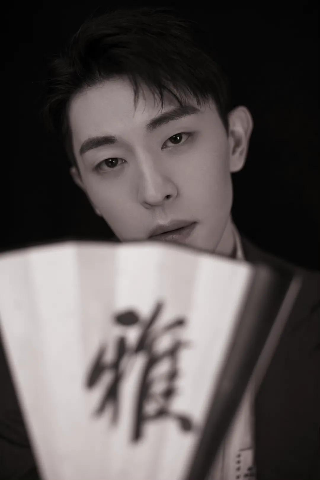 花样美男——邓伦青春气息十足图片