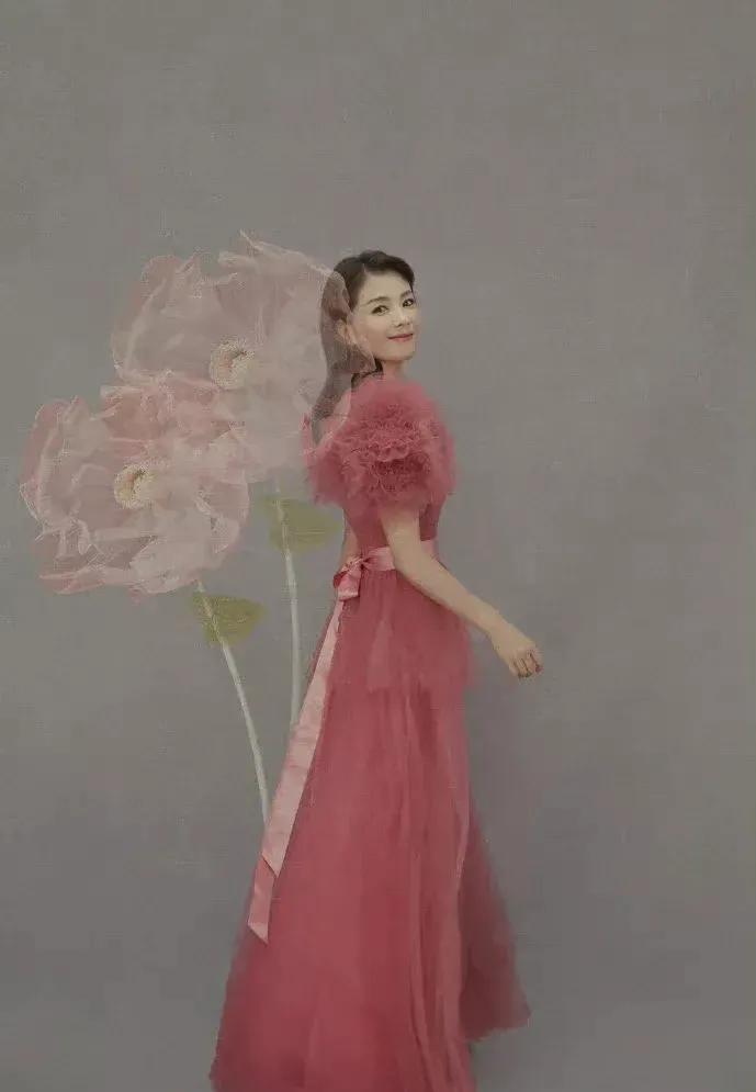 刘涛的少女心，粉色纱质长裙，优雅美丽，摇曳多姿