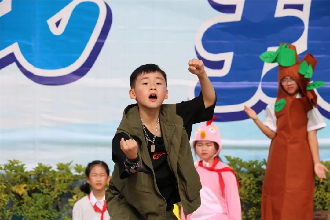 不负耕耘 拥抱收获｜记实小外国语学校满天星中队升旗仪式班级展示