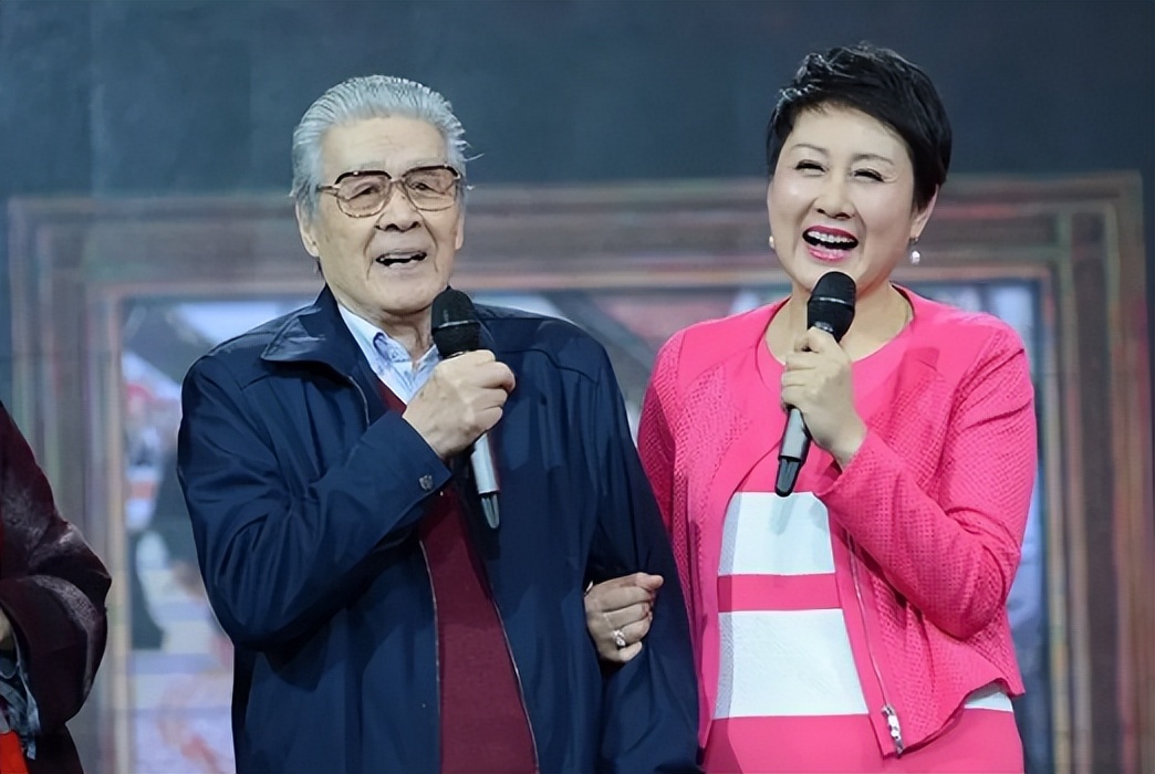 心灵感应！蓝天野去世前，张凯丽突感不适，二人曾合作《渴望》