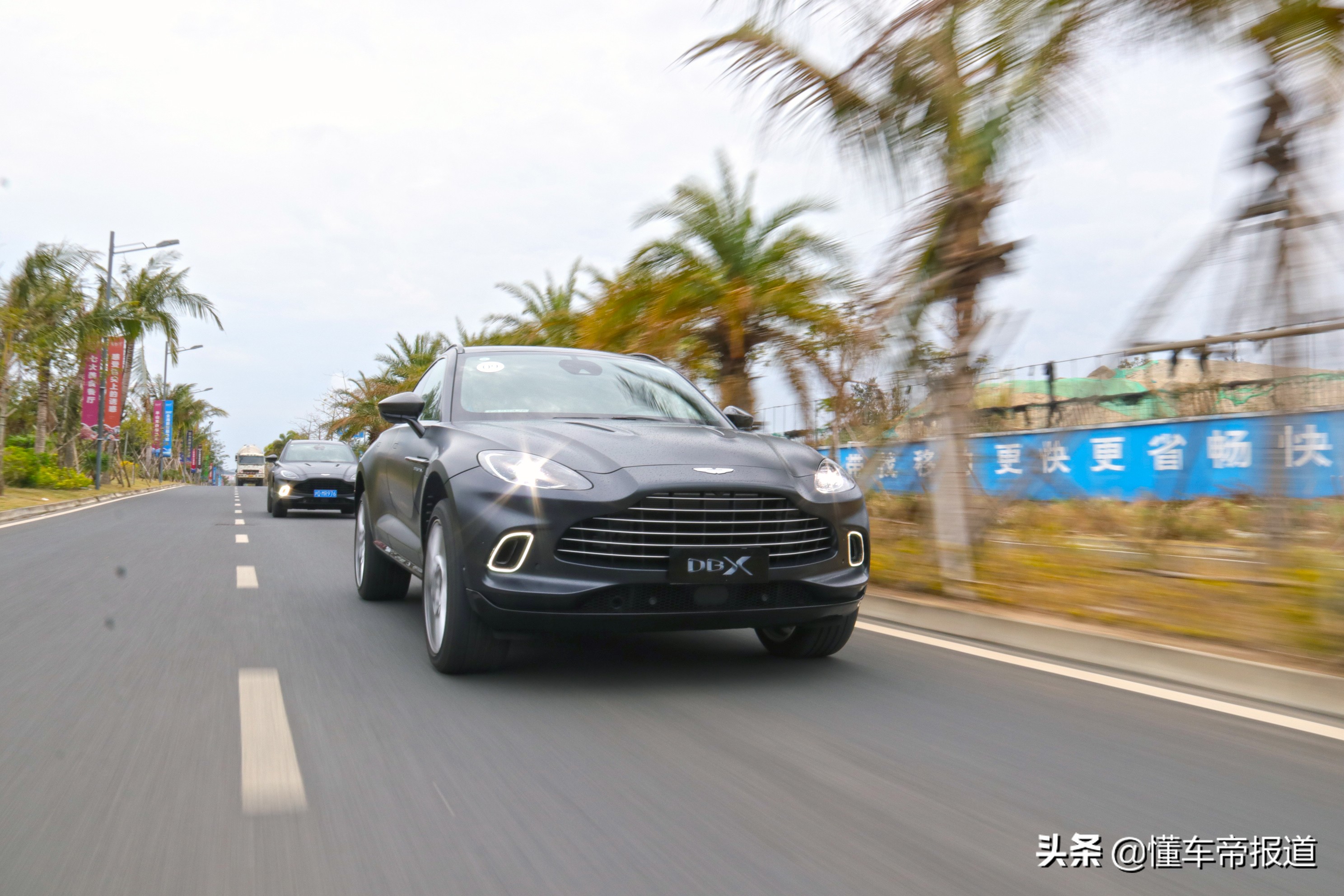 新车|不输4.0T V8，便宜40万元！试驾阿斯顿·马丁DBX STRAIGHT-SIX