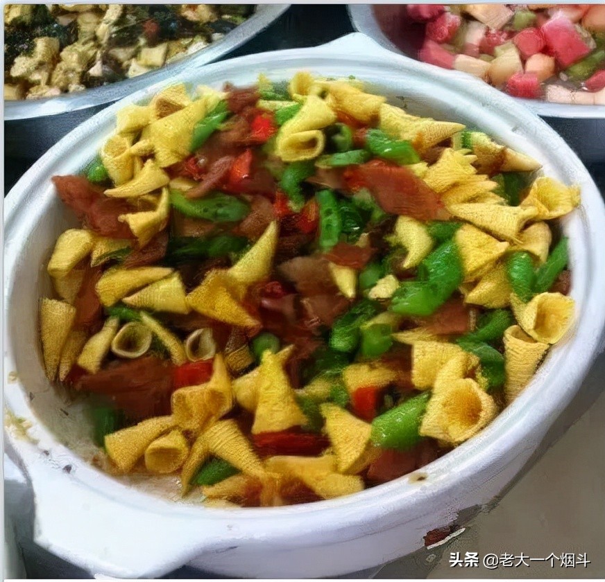那些爆红网络的大学食堂的奇葩菜，这些黑暗料理能吃么？