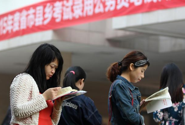 公务员能轻易辞职吗？有些岗位不想干也得坚持，考生要心中有数