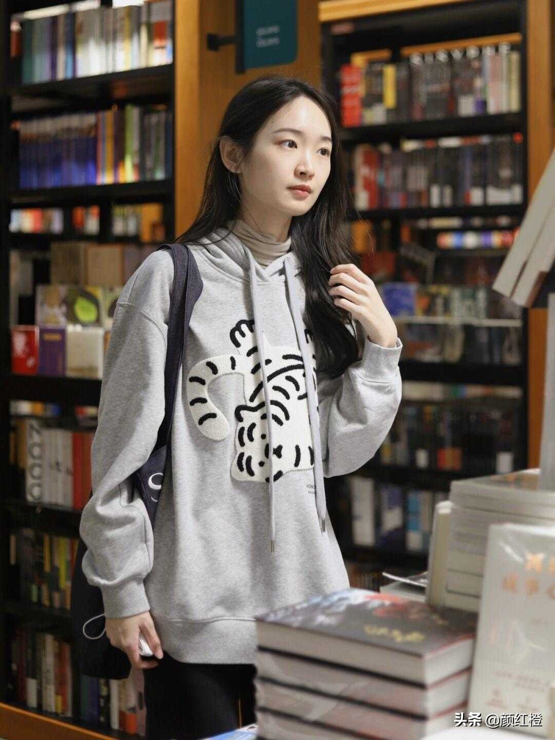 连帽卫衣不要单穿了(连帽卫衣不要单穿了可以吗)