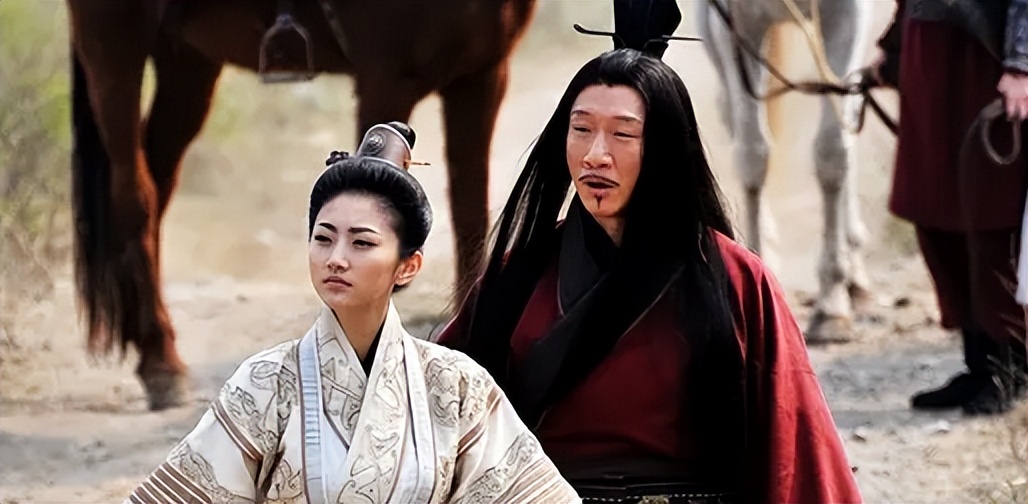 北景甜南奕欢：一个资源拿到手软，一个沉沦网大，今差距一目了然