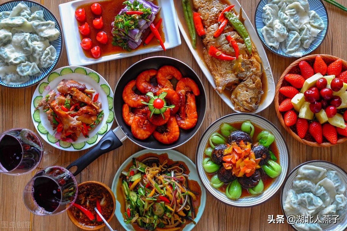 今日除夕,8个省市的人晒出了年夜饭,网友:各有特色,真是丰富