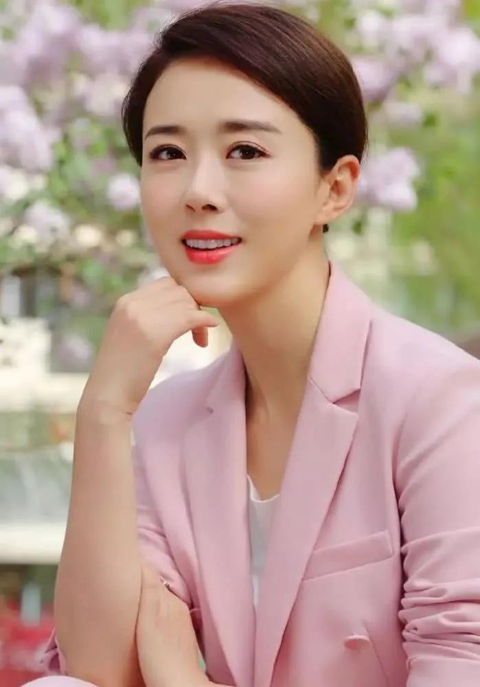 颜丹晨：温婉大方，惊艳时光的女人