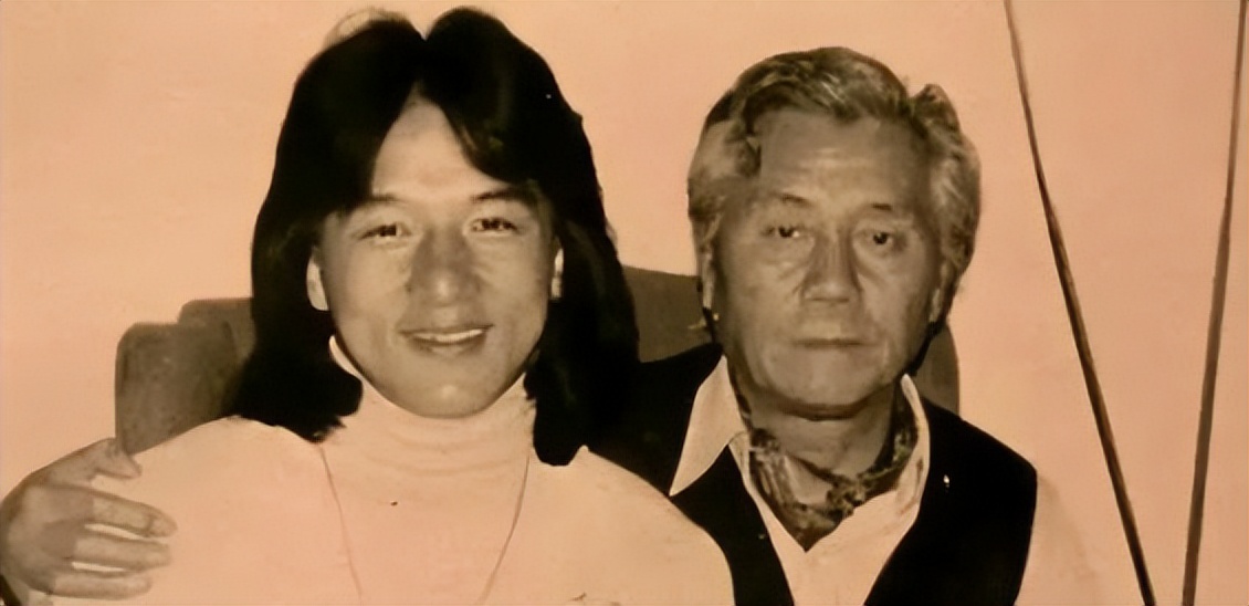 2007年成龙和亲哥安徽相认，对方一贫如洗，他有没有帮帮哥哥们