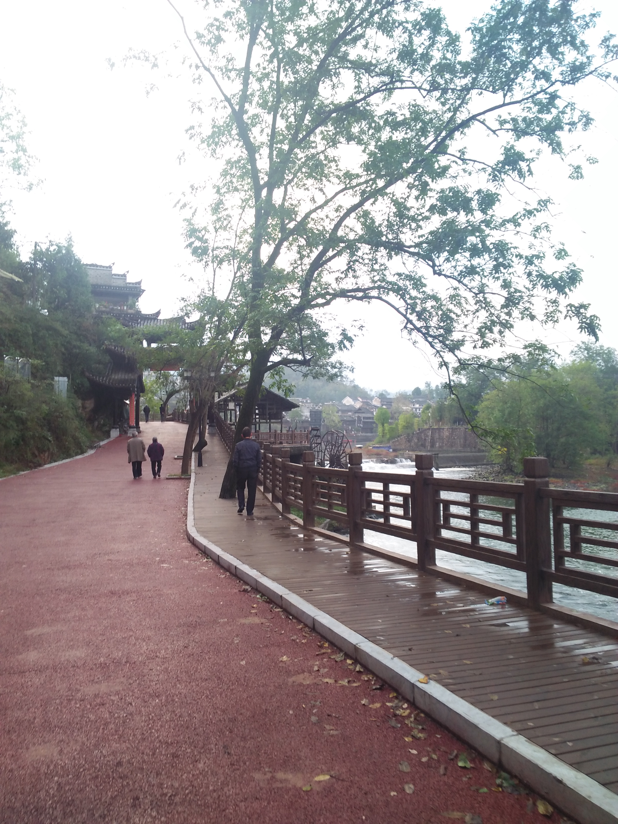 七绝 雨韵秀山城