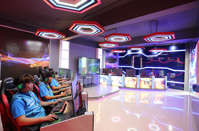 大学里很烧钱的4大类专业，就业上也有难度，工薪阶层慎重选择