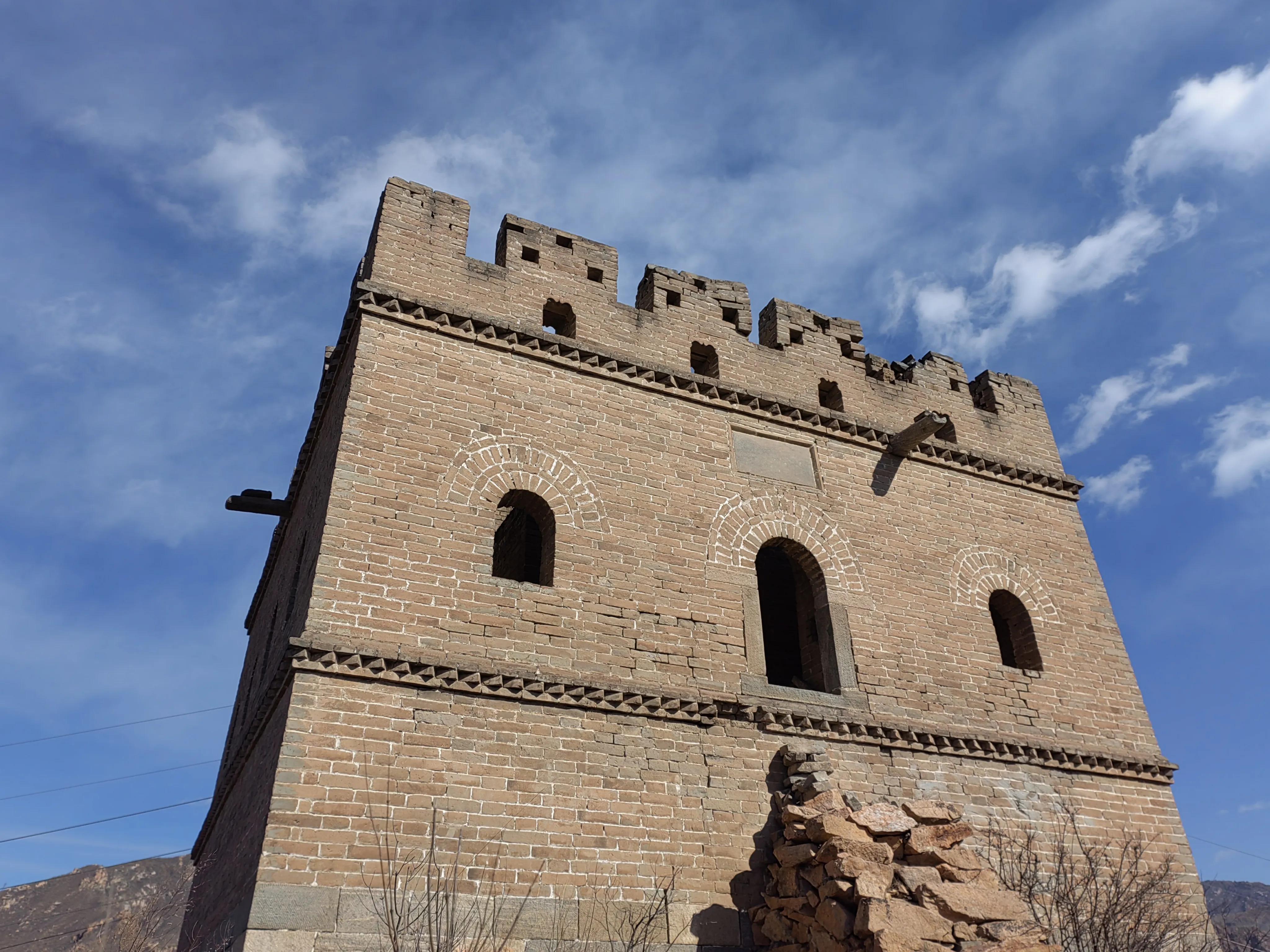 一路上嬉笑逗闹,欢语晏晏;看山阅水,赏雪观冰,爬古长城,登烽火台,具是