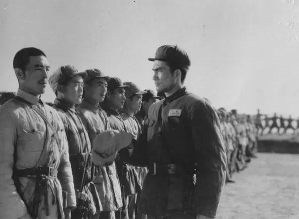 有关各部解放战争时期的电影服装点评