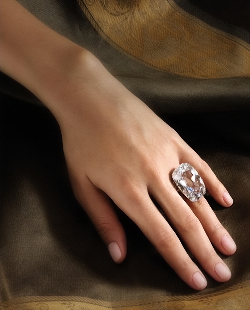 盘点全球有史以来最昂贵的15枚戒指-盘点全球有史以来最昂贵的15枚