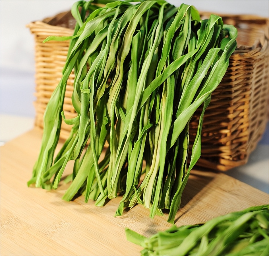 貢菜是什麼菜?酷似萵筍但不是萵筍