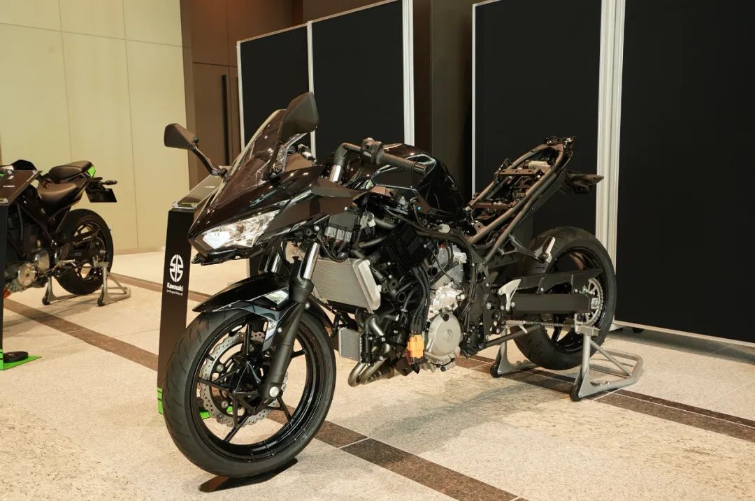 摩托車發展面臨岔路？未來摩托設計，寶馬和日系廠家給出不同理解