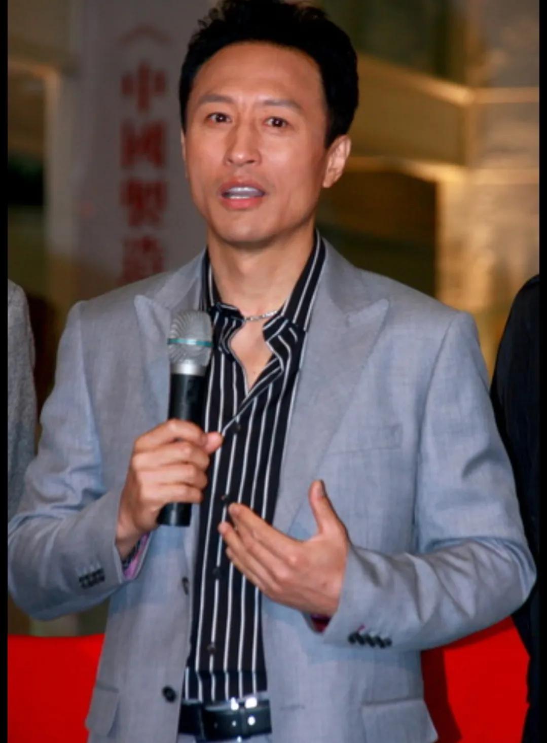 王洛勇：妻子推亮了我的一片天，我们有一双儿女，我会爱她一辈子