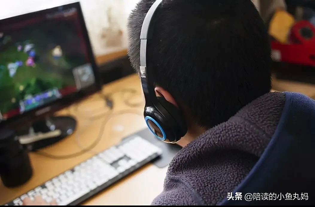 最近好几个网友问我，该不该给孩子买手机、电脑、怎么控制孩子玩游戏？我分享一下我们